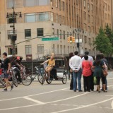 на Манхеттене велорикша частое явление, здесь индусов может прокатить обычный американец, цена вопроса 3 доллара минута